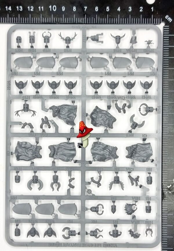 Victrix Medieval & Fantasy Heads, Cloaks & Shields 28mm 1:56 1 X Plastic Sprue - Image 2