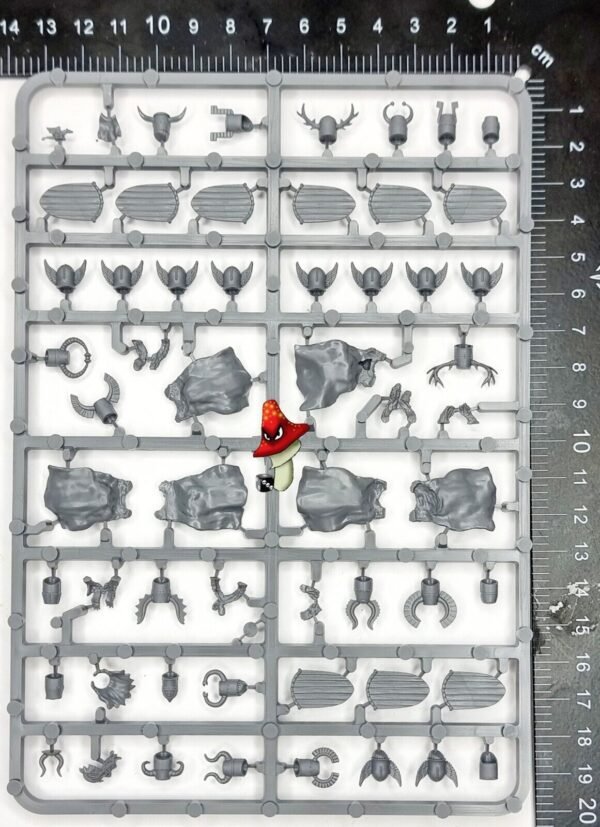 Victrix Medieval & Fantasy Heads, Cloaks & Shields 28mm 1:56 1 X Plastic Sprue - Image 3