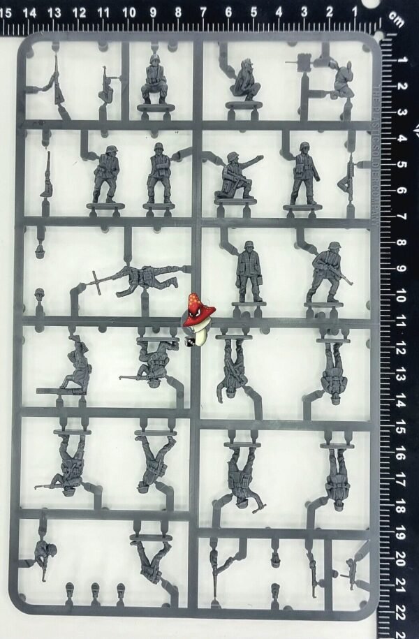 1/72 WWII Late War German Infantry 1943-45 Plastic Soldier Company 1 x Sprue - Image 2