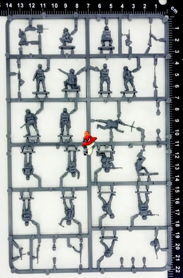 1/72 WWII Late War German Infantry 1943-45 Plastic Soldier Company 1 x Sprue - Image 3