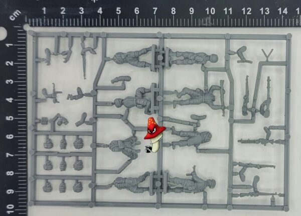 Valiant 1/72 scale WWII  German Paratroops VM006 1 x sprue 8 figures Unboxed - Image 3