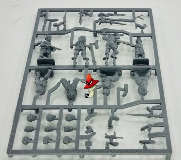 Valiant 1/72 scale WWII  German Paratroops VM006 1 x sprue 8 figures Unboxed - Image 6