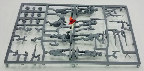 Valiant 1/72 scale WWII  German Paratroops VM006 1 x sprue 8 figures Unboxed - Image 7