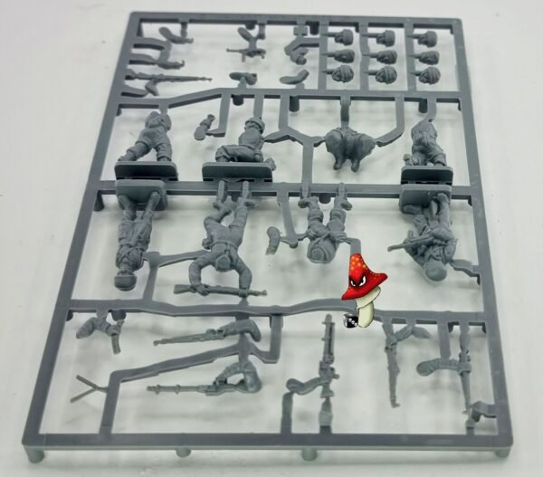 Valiant 1/72 scale WWII  German Paratroops VM006 1 x sprue 8 figures Unboxed - Image 8