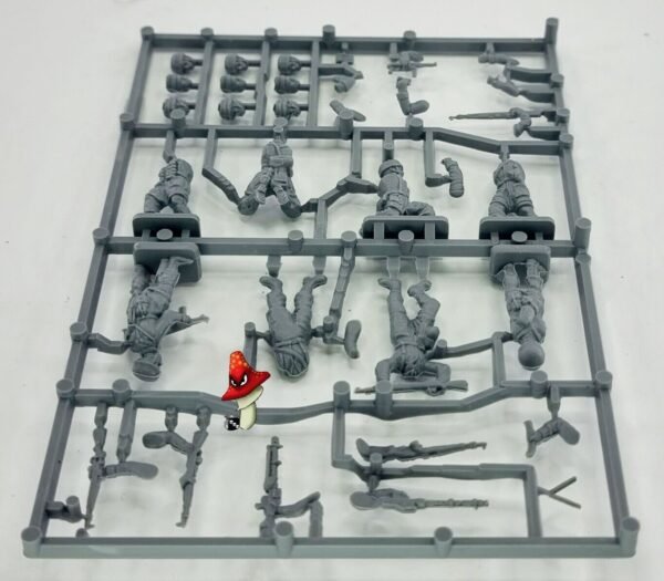 Valiant 1/72 scale WWII  German Paratroops VM006 1 x sprue 8 figures Unboxed - Image 9