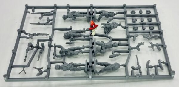 Valiant 1/72 scale WWII  German Paratroops VM006 1 x sprue 8 figures Unboxed - Image 10