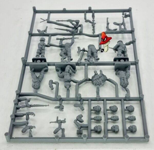 Valiant 1/72 scale WWII  German Paratroops VM006 1 x sprue 8 figures Unboxed - Image 11