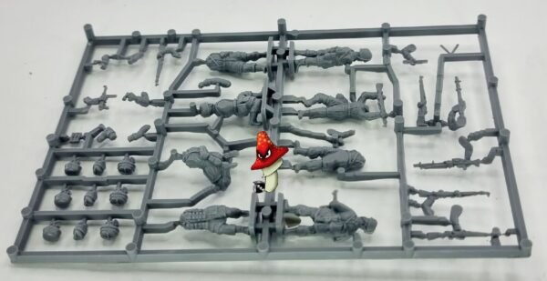 Valiant 1/72 scale WWII  German Paratroops VM006 1 x sprue 8 figures Unboxed - Image 12