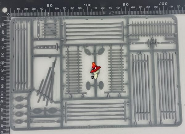 Mixed Fences Grey Renedra Wargames Terrain 28mm 1/56 scale 1 x  sprue unboxed - Image 2