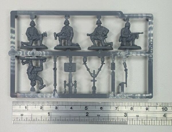 Armourfast 1/72 WWII German Mortar Team , 1 x sprue 5 figures 1 mortar unboxed - Image 3